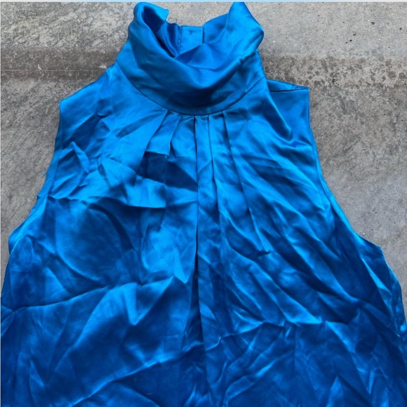 Cobalt blue silk high neck sleeveless top
Lloyd Williams brand
100% silk - Picture 2 of 5